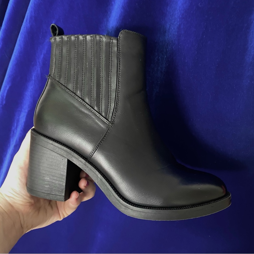 Black Chelsea Boots | Fall Boot with Heel
